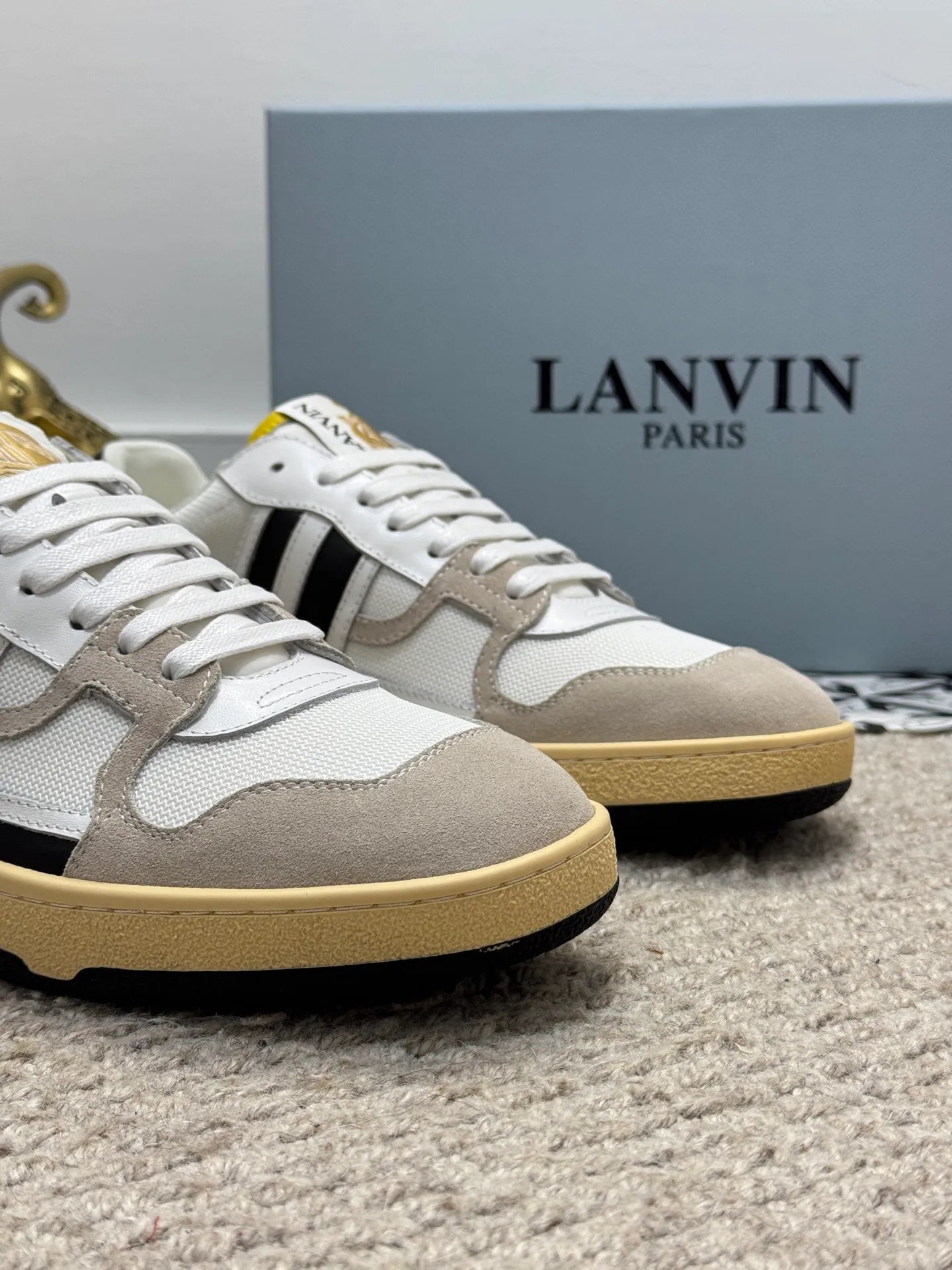 Men's men's shoes 💰520 [New style] 🦈🦈lanvin #LANVIN spring and summer series new colors ❤️‍🔥The latest lace-up fashionable casual Forrest Gump running shoes~bumpr high-quality couple 👫 series!! The latest trendy products of the season. Many bloggers have planted grass and purchased the original molds for customization. The uppers are nubuck leather. They are very versatile, fashionable and casual, and are comfortable to wear on the feet. Recommended! The original molds have clear logo rubber bottoms, which are non-slip and wear-resistant. Size: Female 36~40 Male 38-44 (45 customized